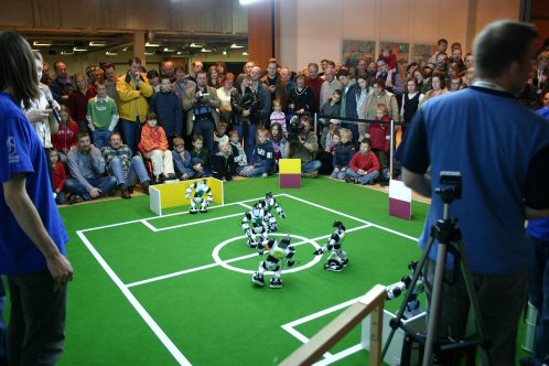 RoboSapien demonstration game at German Open 2005